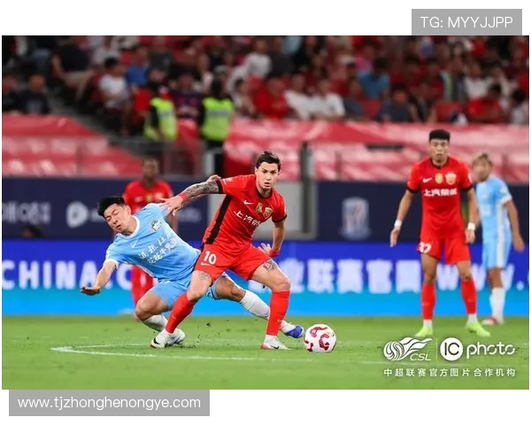 河南队赛前踩场砺兵 酒祖杜康助力冲击海港(1) 河南队赛前踩场砺兵 酒祖杜康助力冲击海港(1)